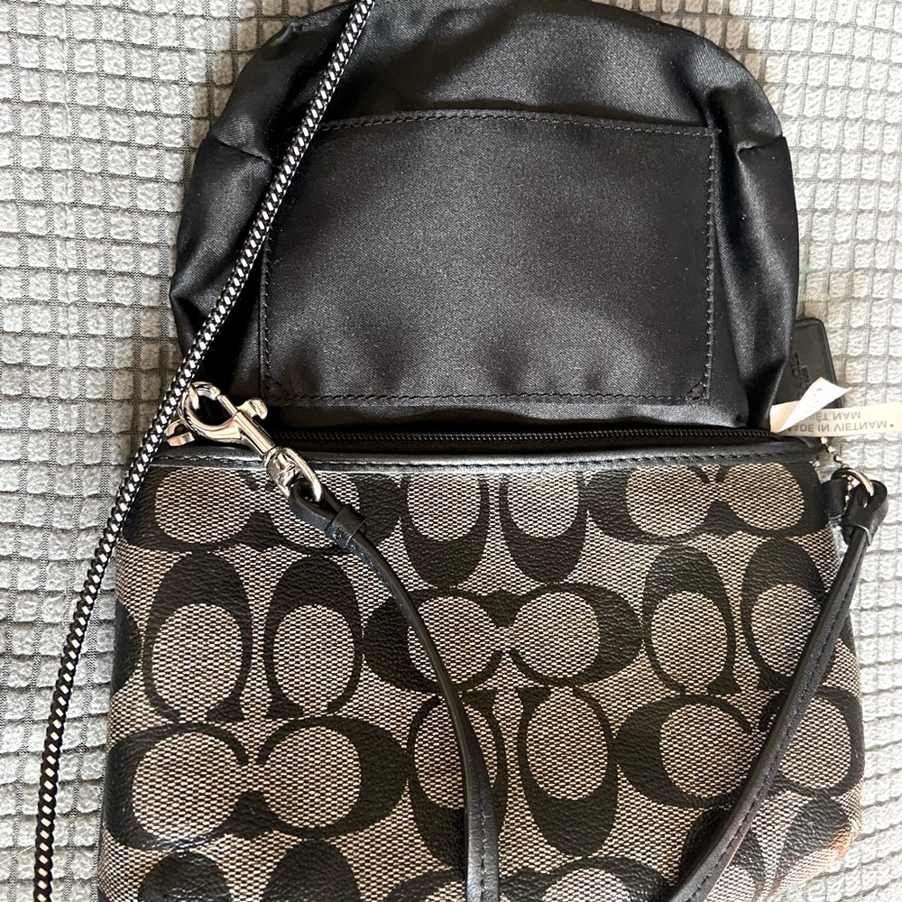 Coach EUC Signature Coated Canvas w/hang tag - Picture 5 of 13